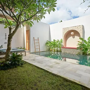 villa-luna-ola-berawa.ubudhotelsnow.com/